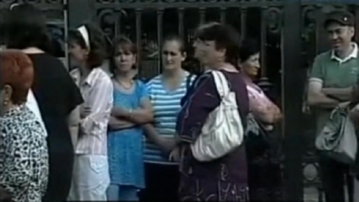 protest la un liceu din capitala parintii si profesorii sunt nemultumiti de noul director