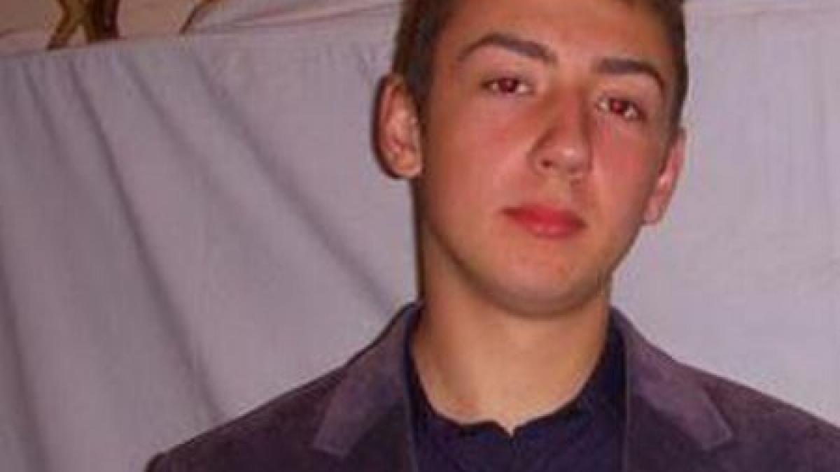 dezvaluiri despre elevul care s a sinucis a avut medii mari se integra foarte bine in colectiv