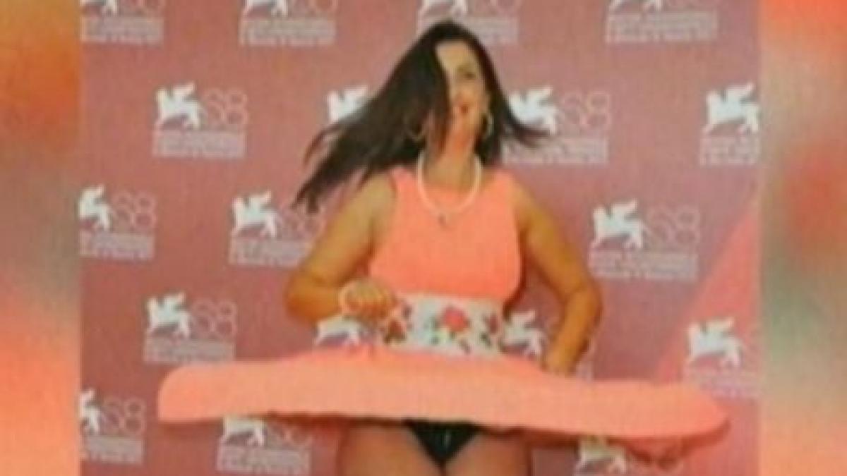 rona hartner a aratat ce are sub rochie pe covorul rosu la festivalul de film de la venetia