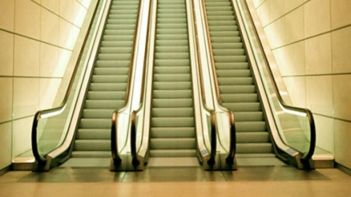 cum reactioneaza un om care n a vazut in viata lui o scara rulanta