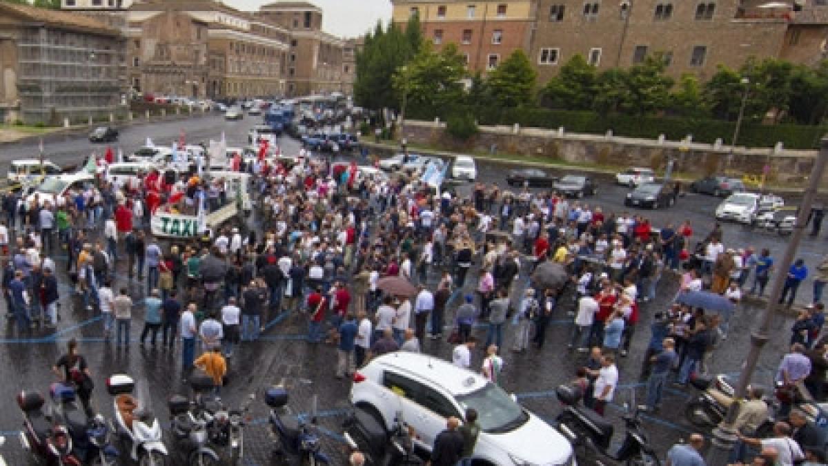 Grevă generală în Italia. Zborurile de la Aeroportul Băneasa spre Peninsulă, anulate