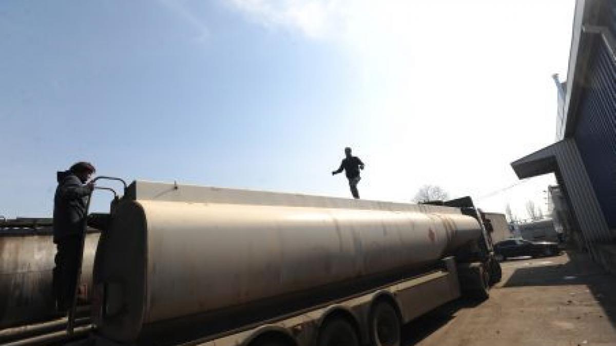 o cisterna cu butan s a rasturnat din cauza surparii soselei