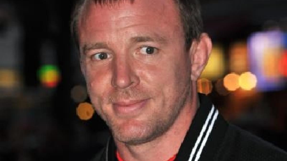 regizorul britanic guy ritchie din noua tata