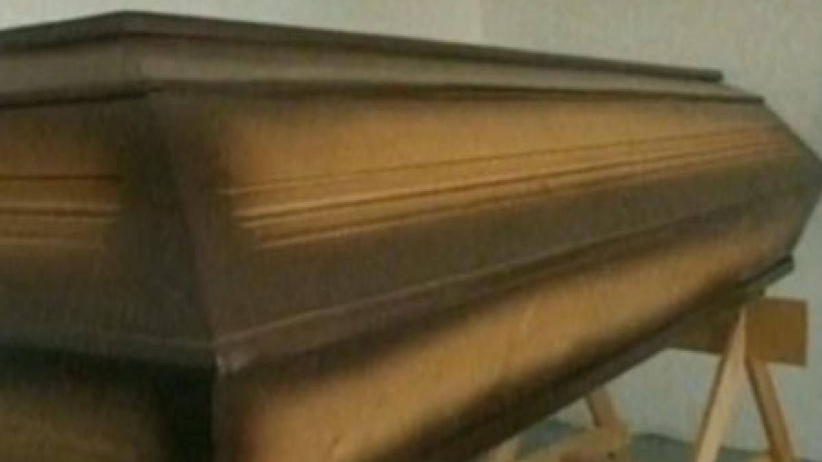 pentru a face rost de bani directia silvica din sibiu a inceput sa fabrice sicrie