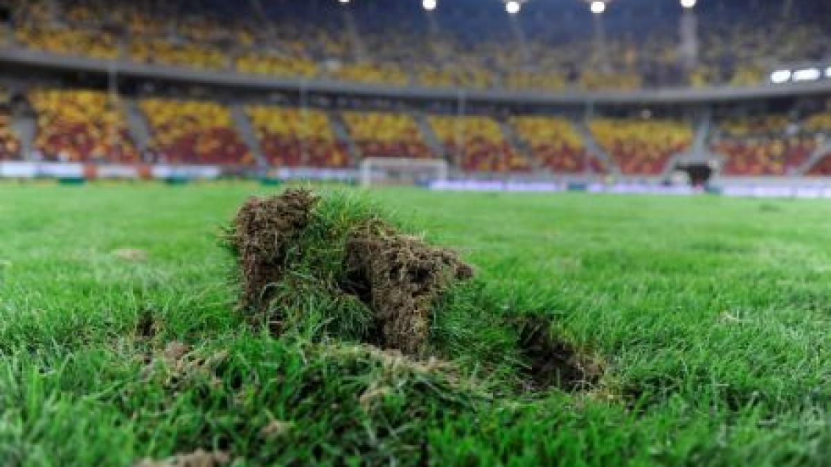 presa franceza despre terenul de pe national arena seamana cu un camp grotesc de cartofi