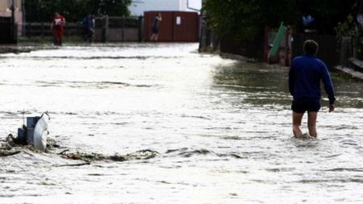 zeci de case dintr un cartier sucevean inundate din cauza unei erori la o deversare controlata