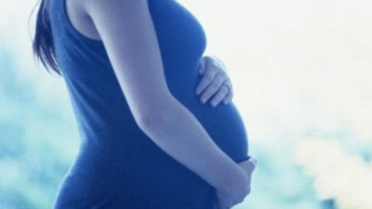 o eleva de 13 ani gravida in luna a opta a ajuns la spital dupa ce a fost batuta de iubitul ei