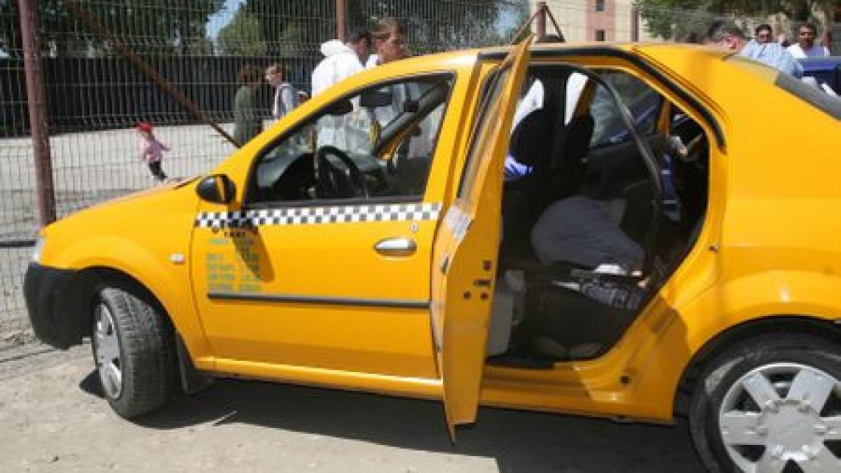 un taximetrist din ploiesti a inapoiat 10 000 de lei uitati de un pensionar in masina