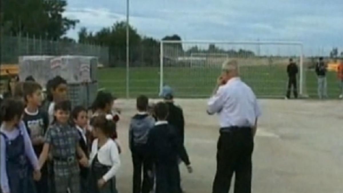 elevii unei scoli din dambovita chemati mai repede pentru vizita ministrului educatiei