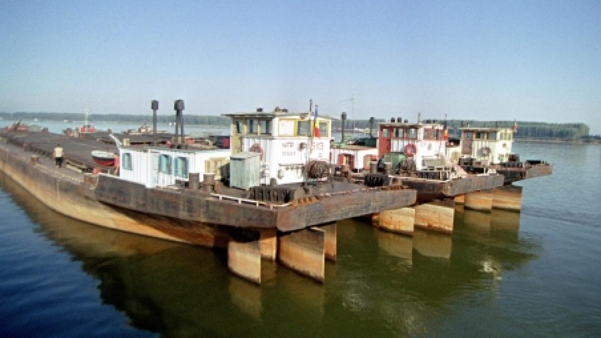 nivelul scazut al apei a blocat navigatia pe dunare situatia analizata de comitetul pentru situatii