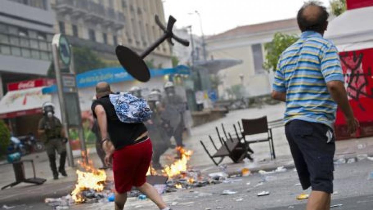 proteste violente in grecia premierul a anuntat un nou set de masuri de austeritate
