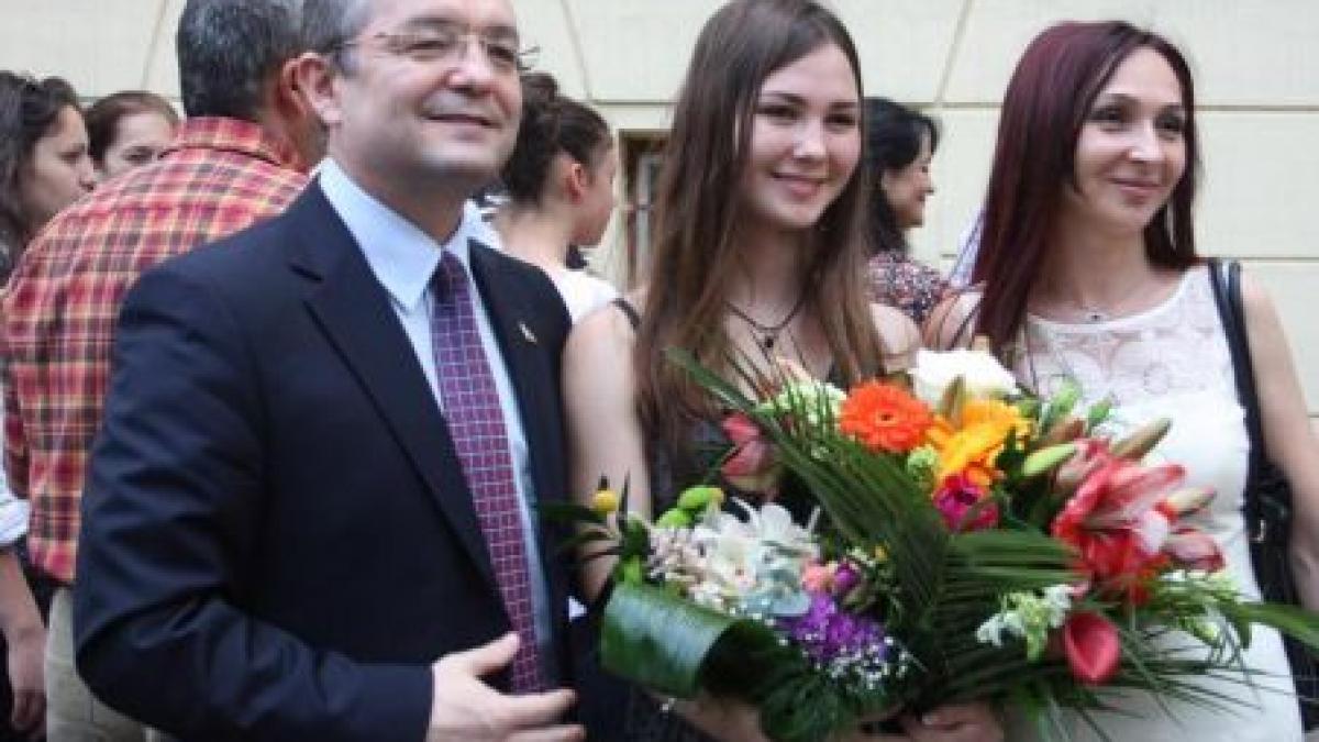 fiica cea mare a premierului boc cezara a inceput luni liceul