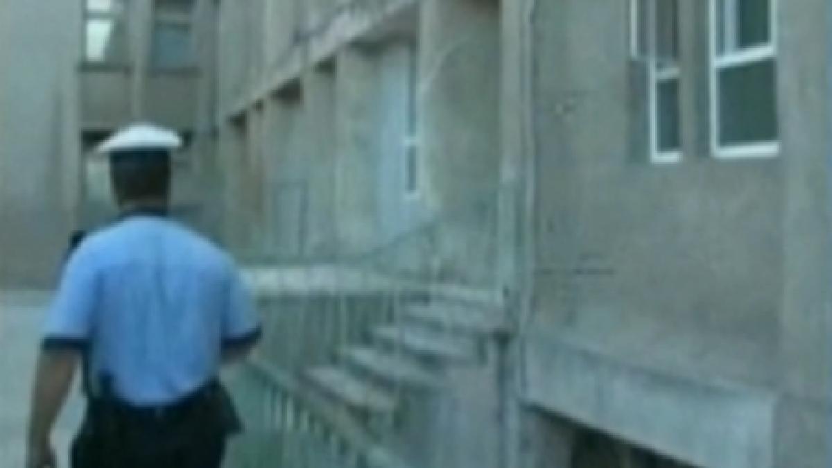 un barbat a murit dupa ce a sarit de la parterul spitalului judetean din deva