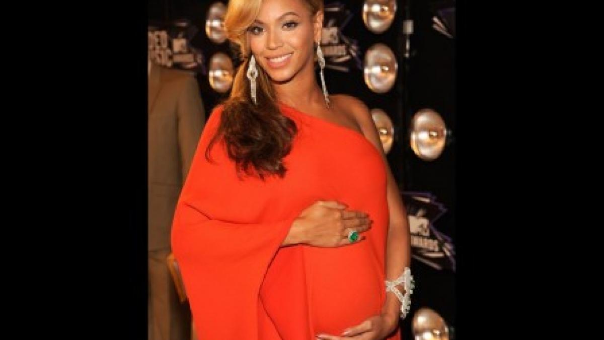 de cand este insarcinata beyonce mananca biscuiti cu castraveti murati si banane cu ketchup