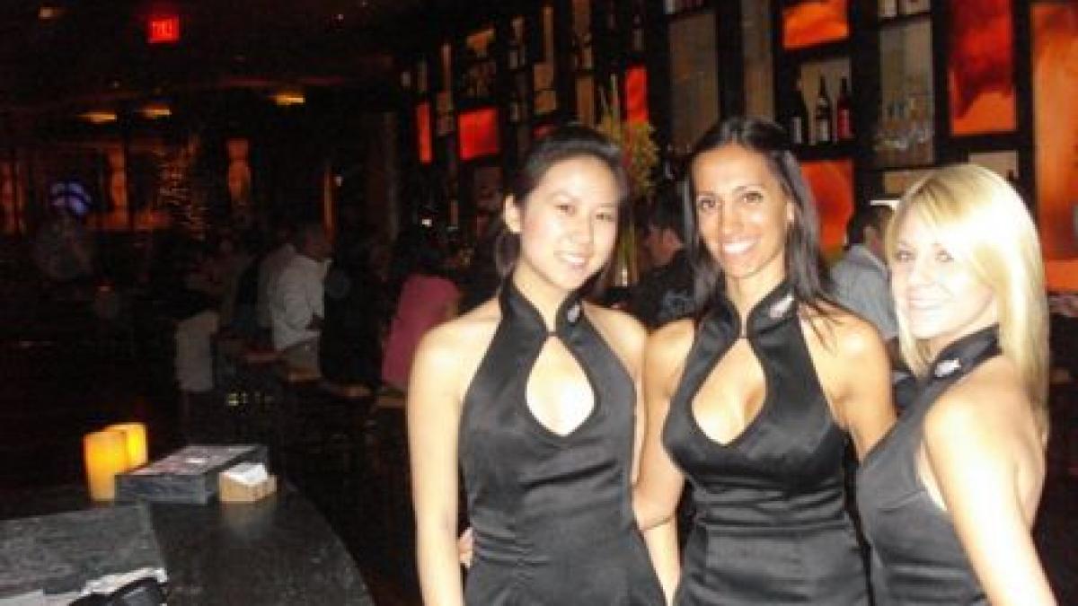 meseria de animatoare si hostess la mare cautare printre studente vezi cat castiga