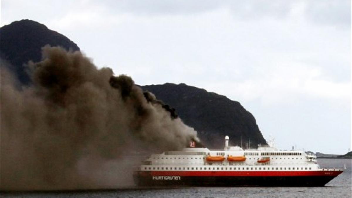 o nava de croaziera a fost cuprinsa de flacari in norvegia doua persoane au murit