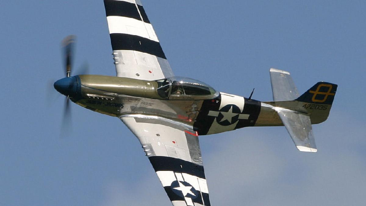 un avion s a prabusit peste spectatori in timpul unor demonstratii aeriene trei oameni au murit