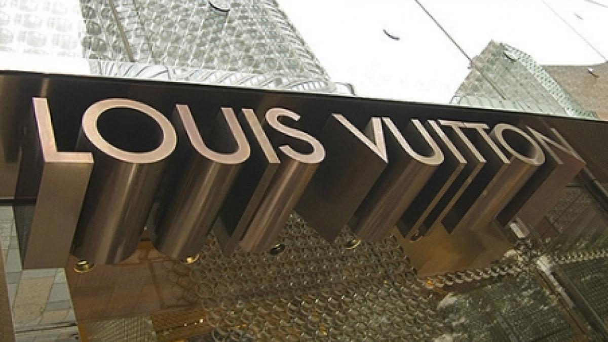 luxul respinge criza louis vuitton anunta ca nu a scazut cererea pentru produsele sale in europa