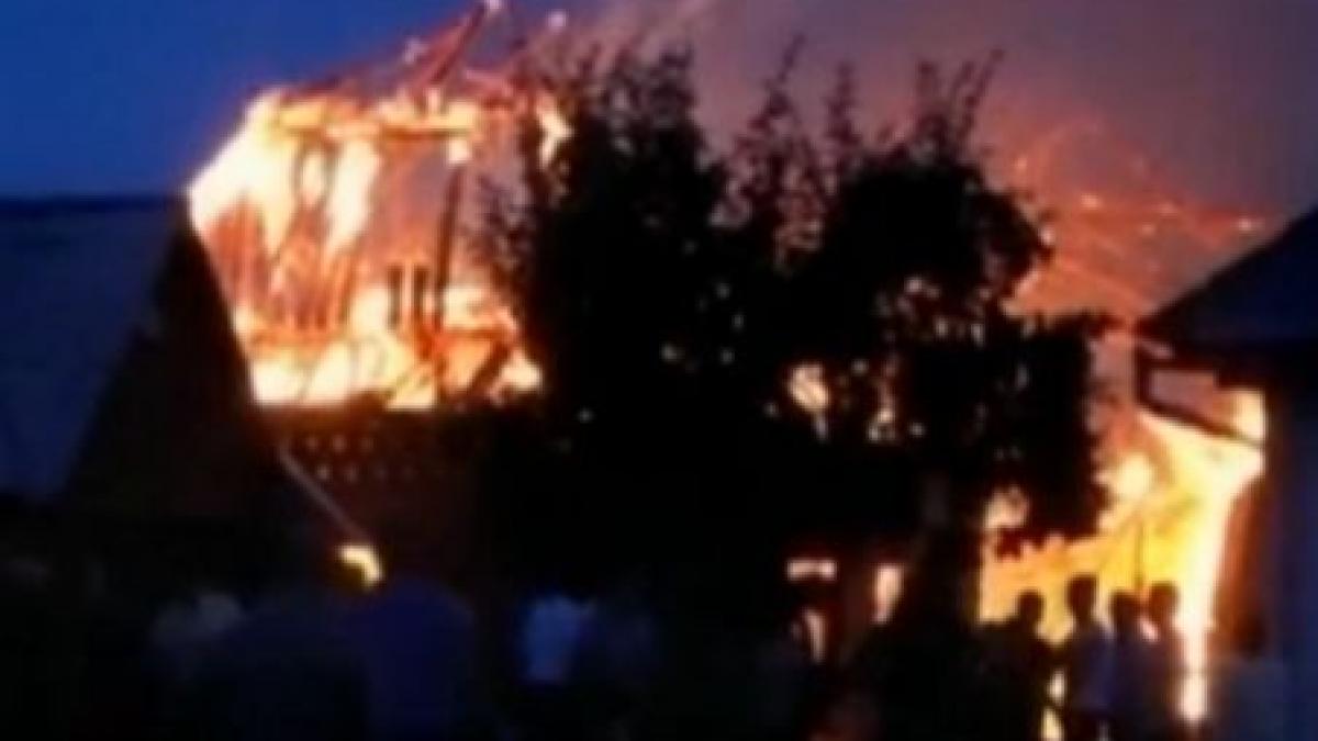 o gospodarie din maramures a ars complet intr un incendiu