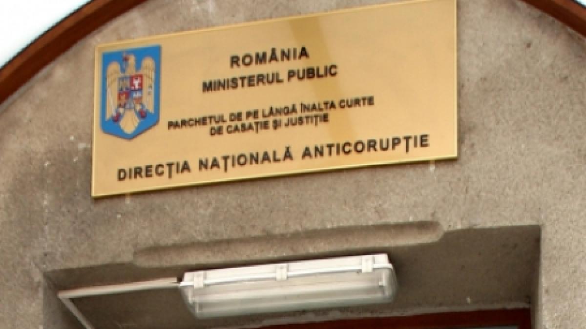 directorul unei scoli din cluj napoca retinut de dna pentru o spaga de 2 000 de euro