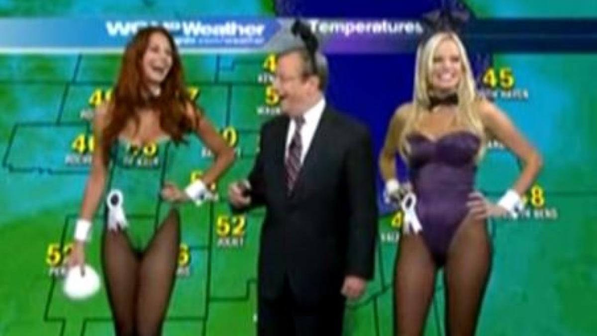 doua miss playboy superbe si dezinhibate isi fac de cap cu prezentatorul de la meteo in timpul