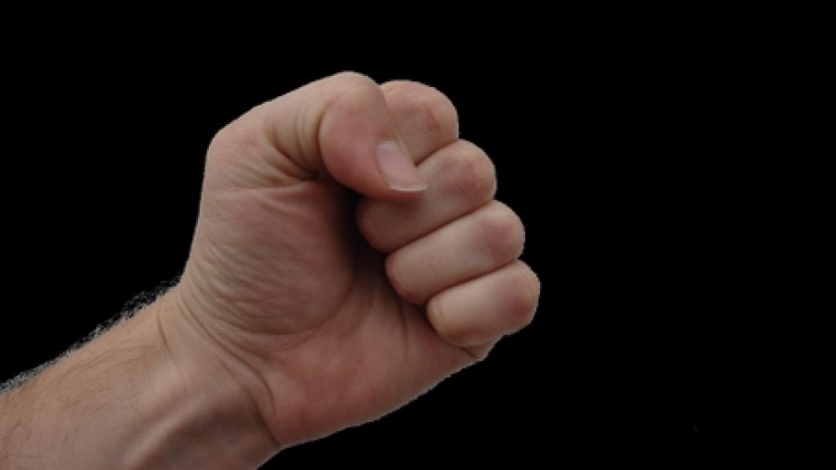 galati o chelnerita a fost batuta de un client al barului in care lucra