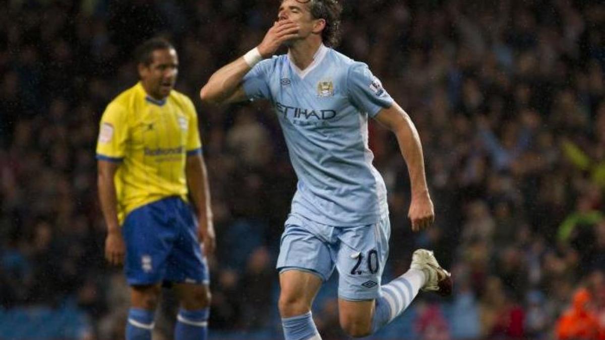 cupa ligii angliei detinatoarea trofeului eliminata de man city gerrard a revenit dupa sase luni la