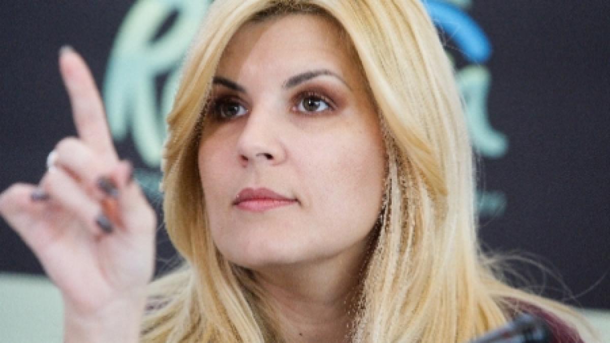elena udrea se va deplasa cu masina la intalniri desi a cerut angajatilor mdrt sa renunte la