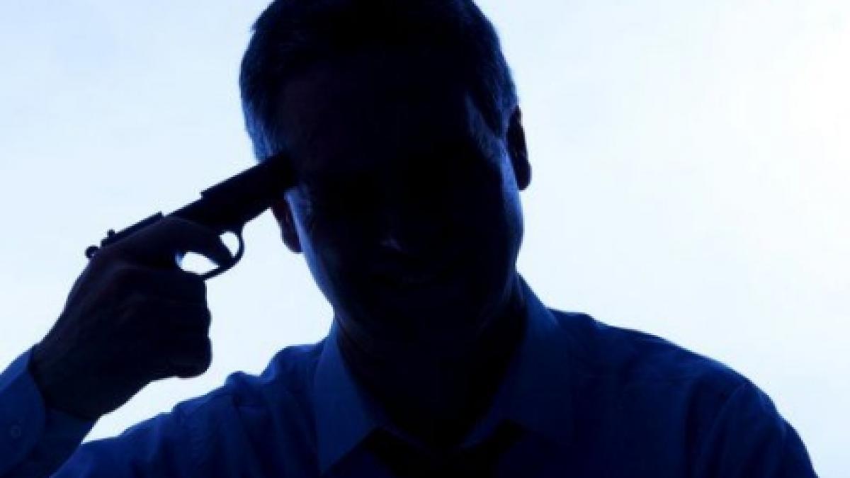 un barbat a furat un pistol dintr un poligon de tir dupa care s a sinucis