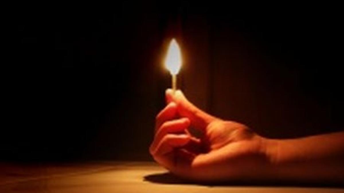 un tanar de 18 ani a fost ucis si apoi incendiat de doi dintre prietenii sai