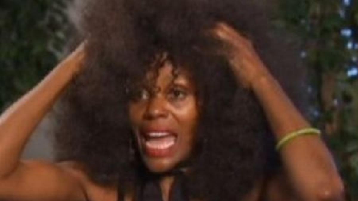 i au scotocit podoaba capilara o americanca de culoare controlata in par pe aeroportul din atlanta