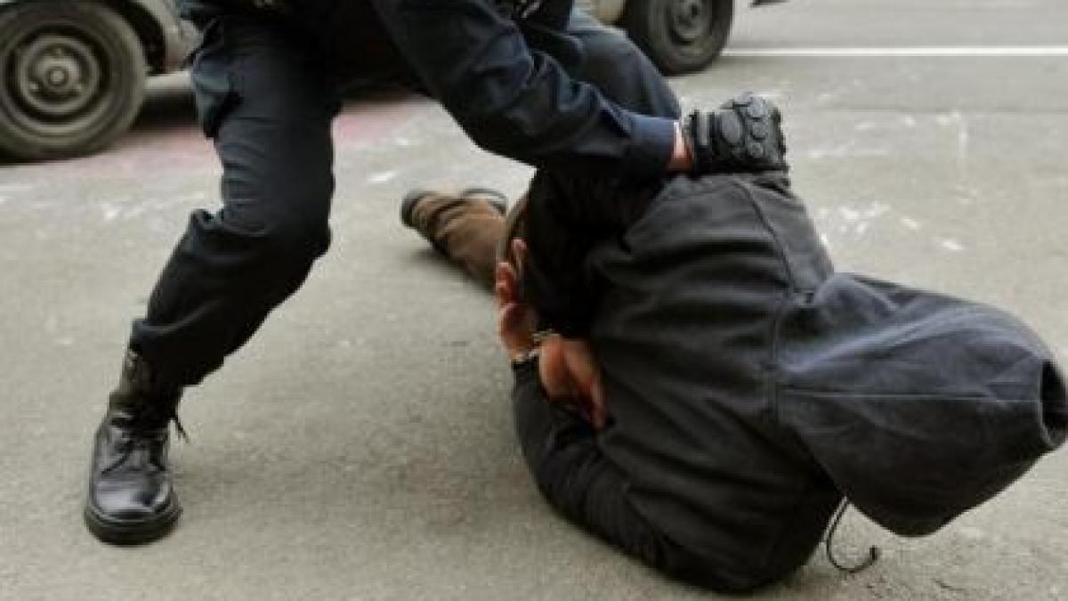 reglare de conturi cu bate si sabii in plina strada in capitala