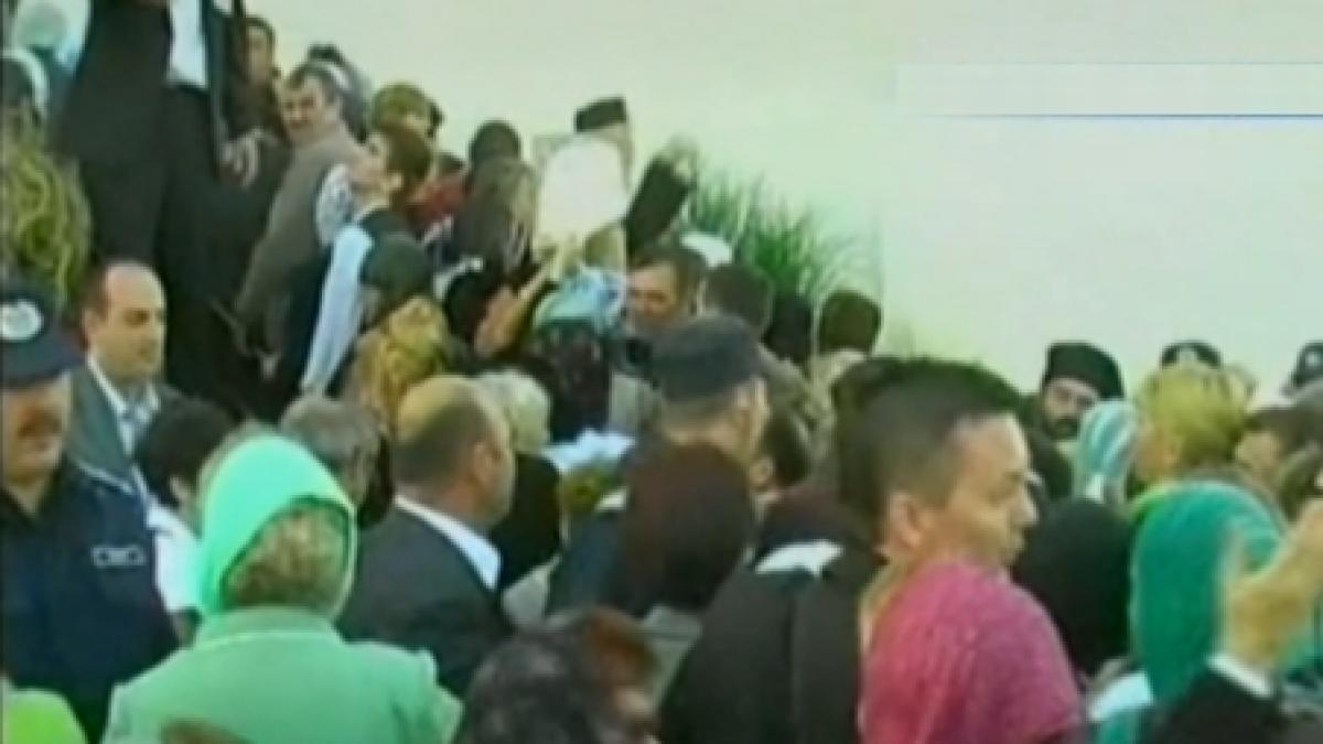 pelerinii s au calcat in picioare pentru a intra in altarul unei biserici din arad a fost nevoie de