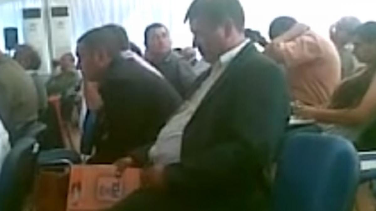 un deputat iesean a adormit in timpul votului pentru presedintia filialei judetene