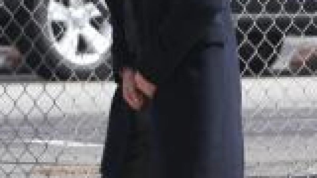 batranetea bat o vina a ajuns sa ude toate gardurile vezi foto cu actorul fara rusine