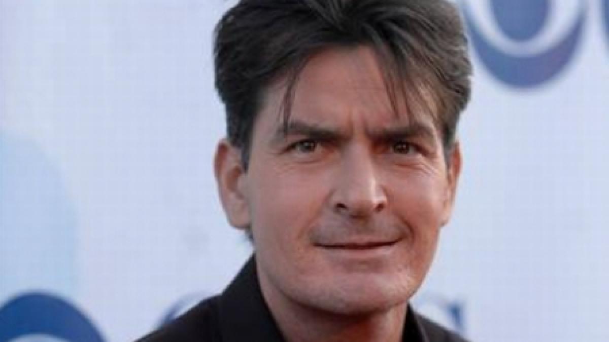 charlie sheen s a impacat cu warner bros