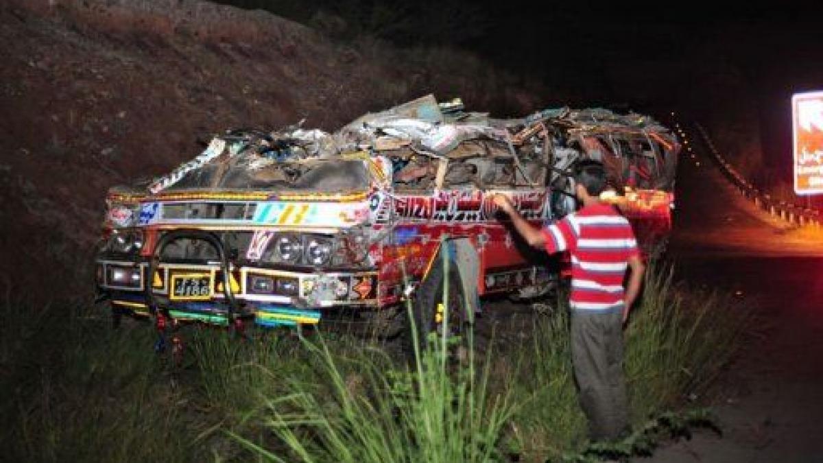 pakistan 35 de persoane au murit intr un accident rutier 30 erau copii