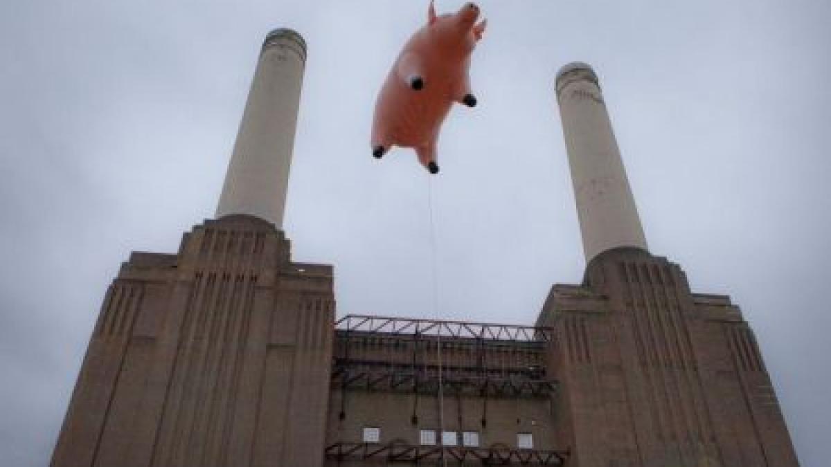 porcii chiar zboara un porc roz a fost vazut deasupra londrei