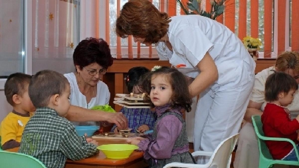 prea putine crese in capitala 8 000 de parinti bucuresteni cauta cu disperare un loc