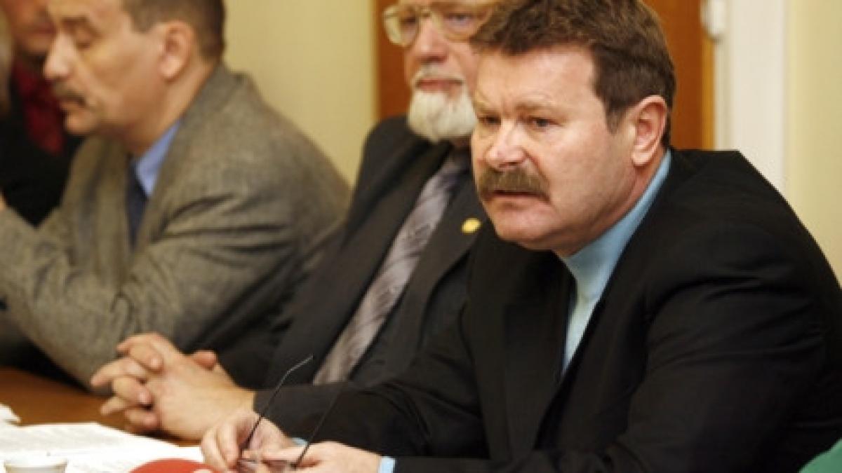 presedintele organizatiei pentru apararea drepturilor omului acuzat ca detine arme si munitie in