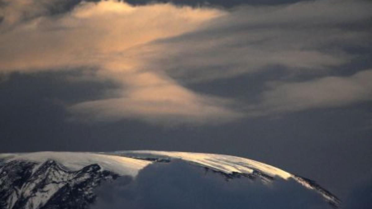 trei romani au urcat muntele kilimanjaro la peste 5 800 de metri inaltime