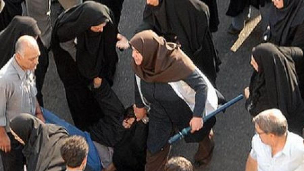 a primit zece lovituri de bici pentru ca a indraznit sa conduca o masina