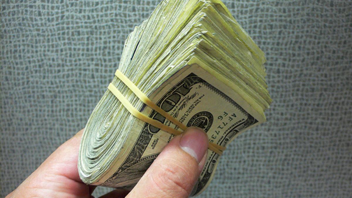 doi escroci romani au pagubit magazine din sase state americane