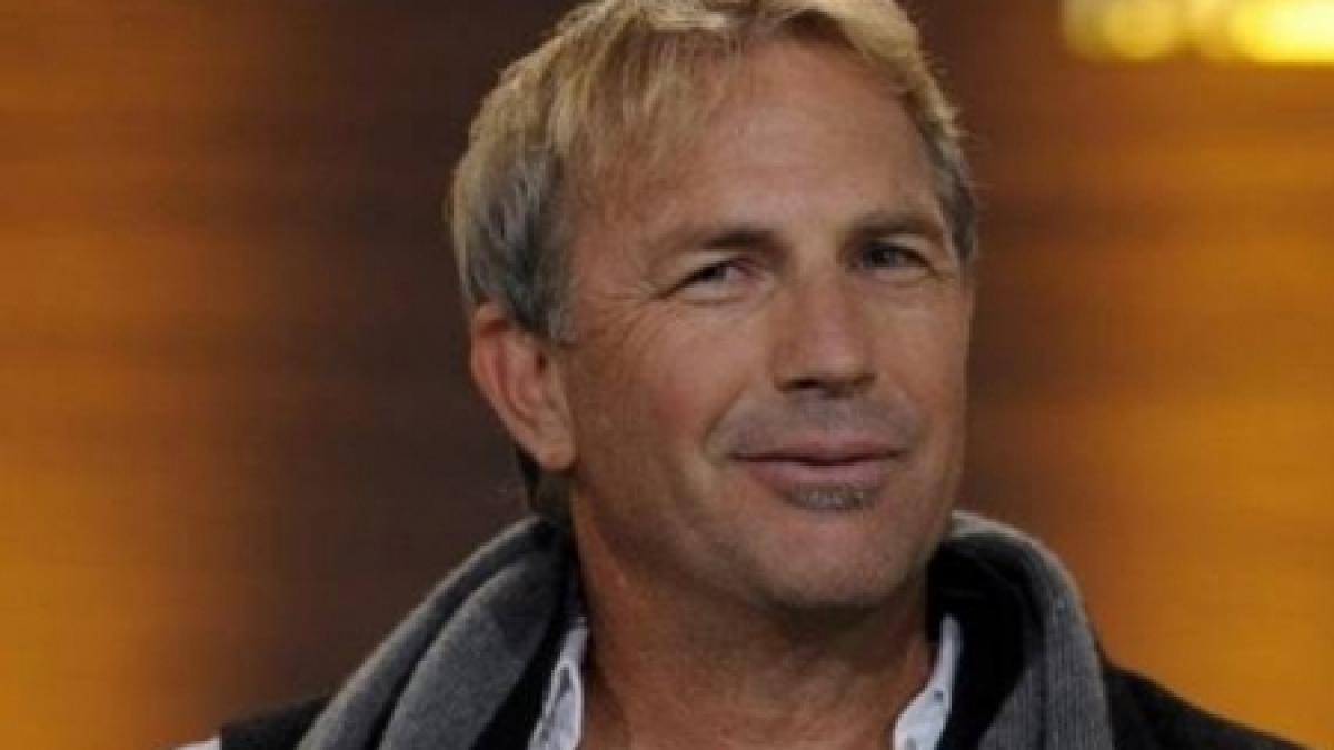 kevin costner la plimbare cu dacia duster prin romania