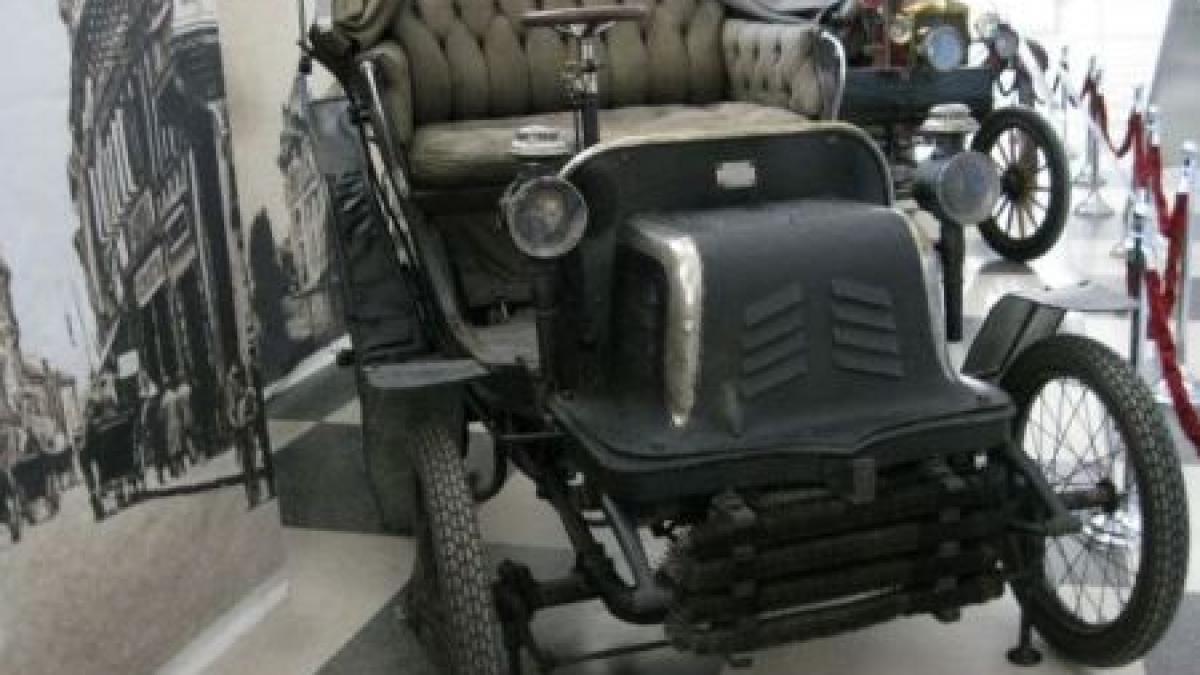 prima masina inmatriculata in bucuresti poate fi admirata la muzeul de istorie