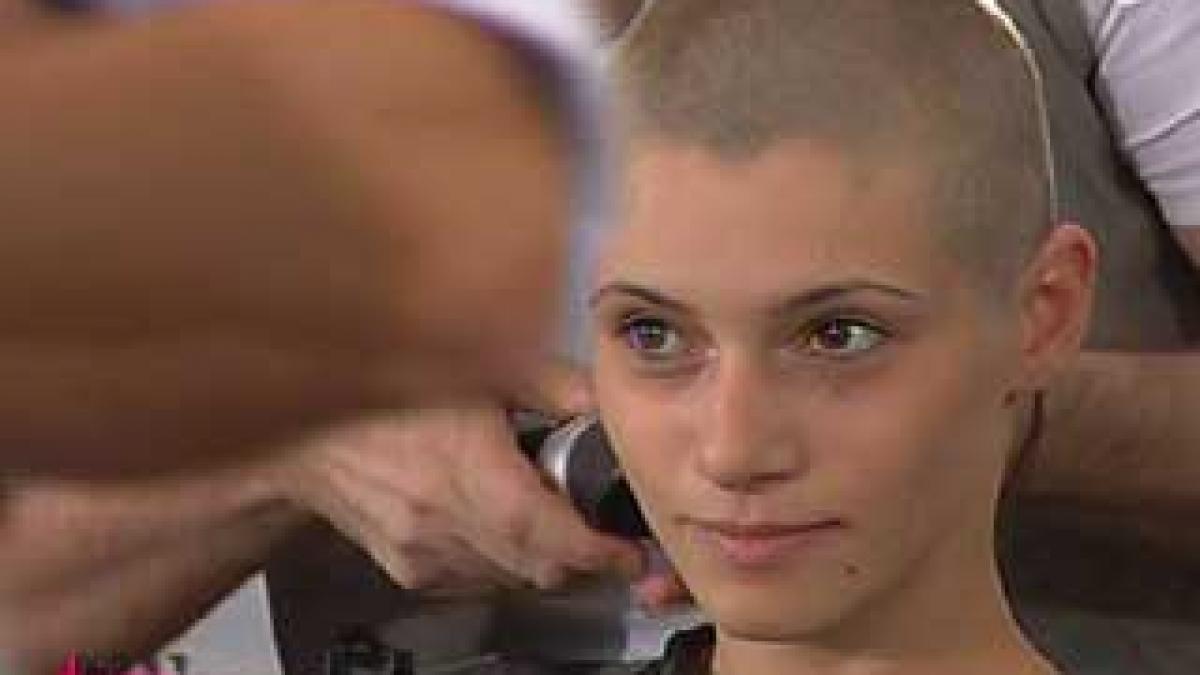 concurentele de la next top model au plans in hohote bote le a tuns la 0