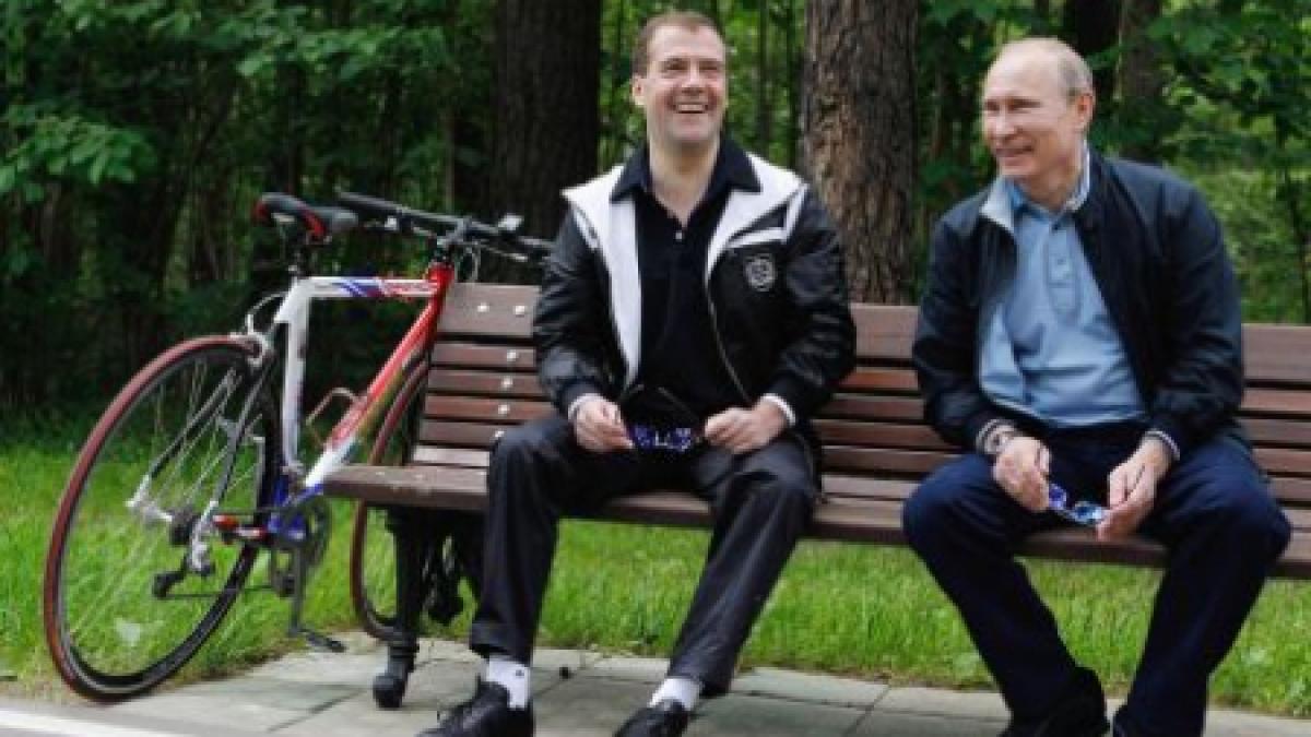 medvedev face loc pentru venirea lui putin la putere dar neaga ca alegerile ar fi deja stabilite