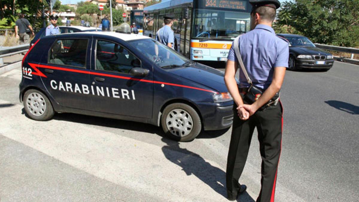 trei romani se dadeau drept politisti si jefuiau turistii la roma