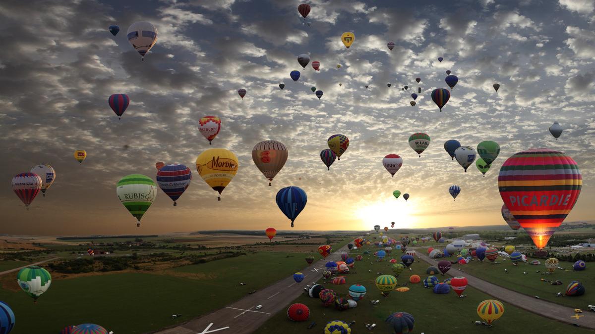 baloane cu aer cald s au inaltat la baia mare in prima intrecere de acest gen din zona