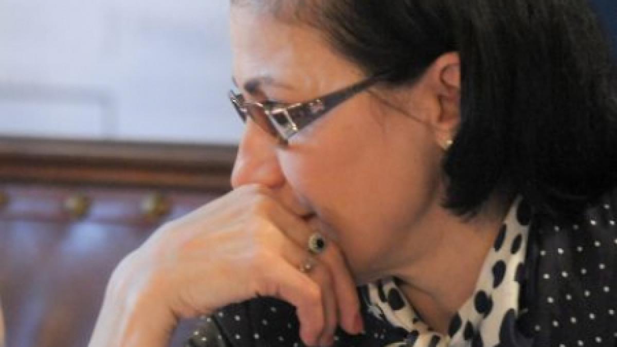 fostul ministru al educatiei ecaterina andronescu il da in judecata pe daniel funeriu
